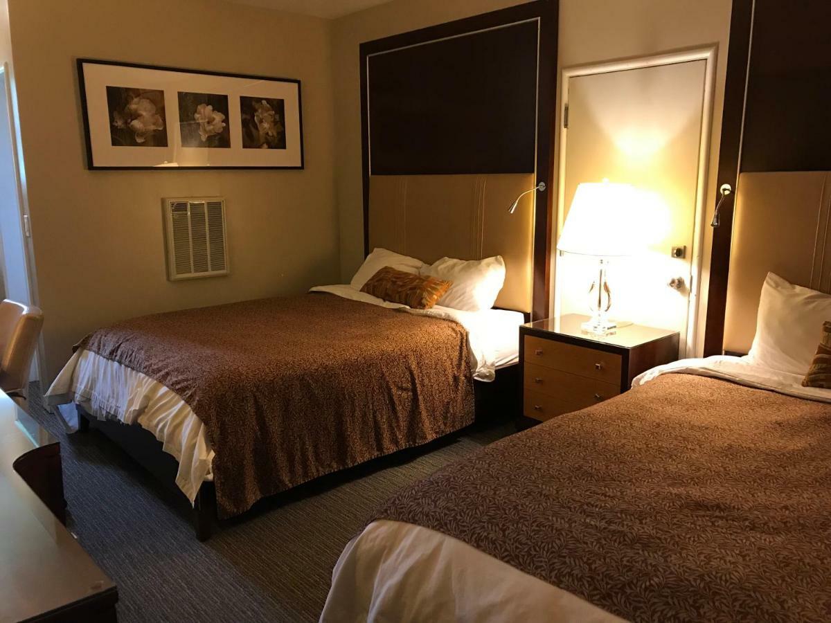Cardinal Court Motel 2*